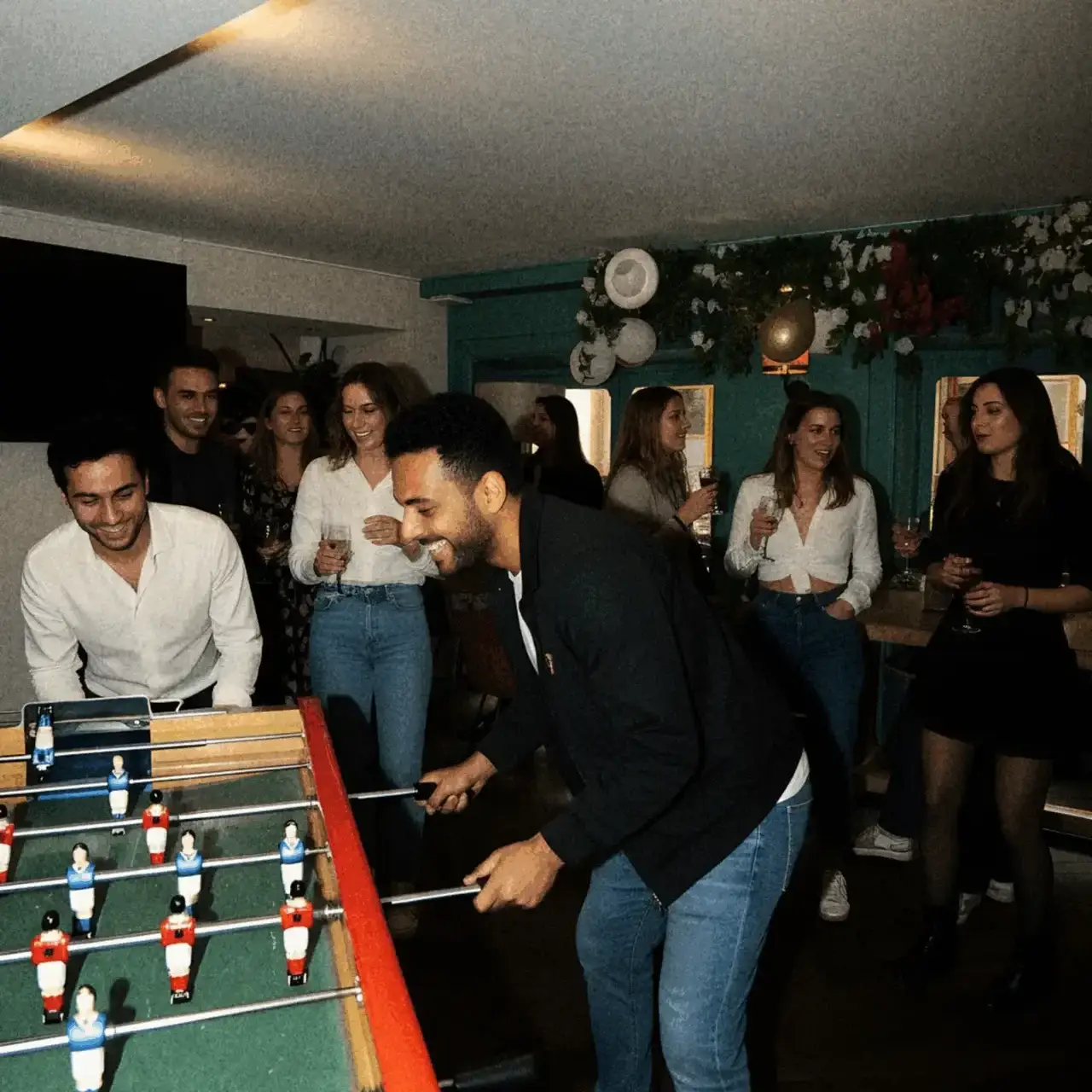 bar privatisable réserve un bar. privatiser une salle lyon, salle de restaurant, salon, baby-foot, bière.