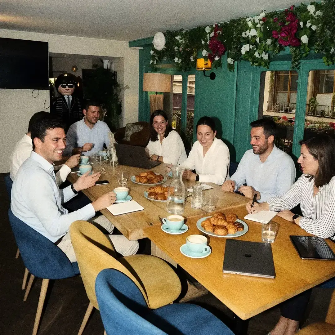 bar privatisable réserve un bar. privatiser une salle lyon, salle de restaurant, salon, baby-foot, bière.