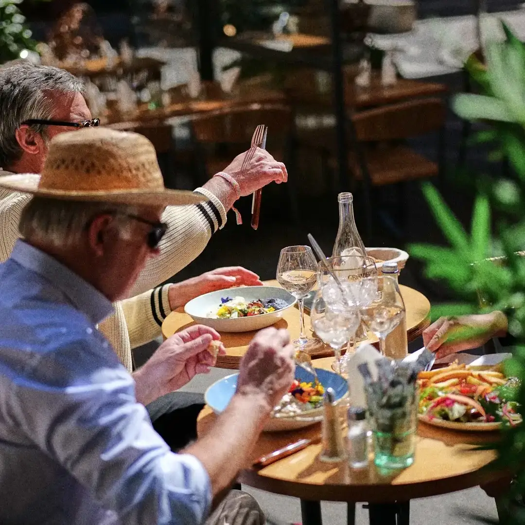 bar privatisable réserve un bar. privatiser une salle lyon, salle de restaurant, salon, baby-foot, bière.