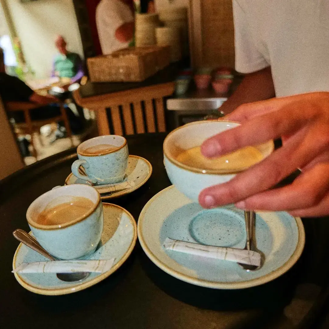 bar privatisable réserve un bar. privatiser une salle lyon, salle de restaurant, salon, baby-foot, bière.