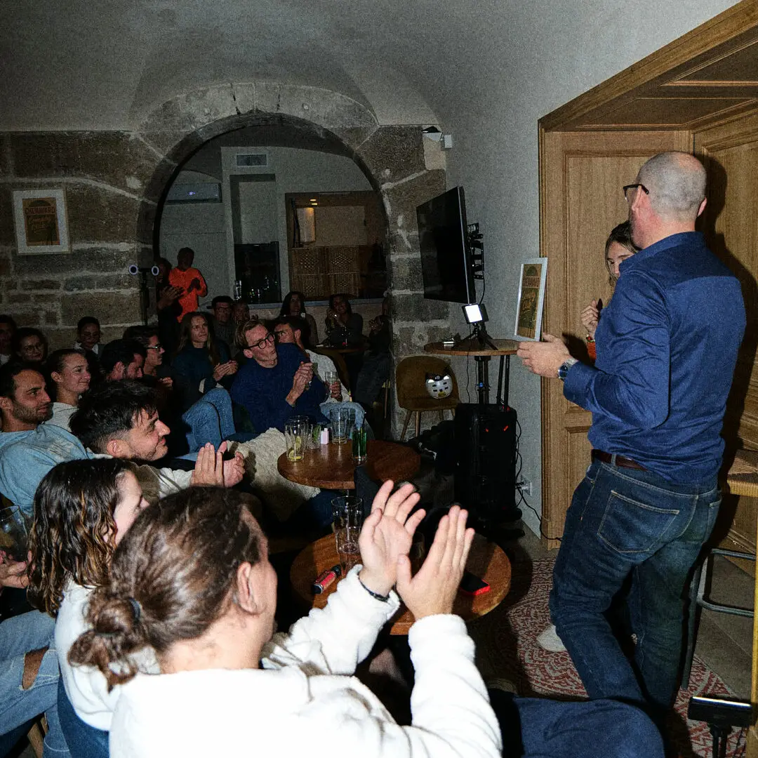 bar privatisable réserve un bar. privatiser une salle lyon, salle de restaurant, salon, baby-foot, bière.